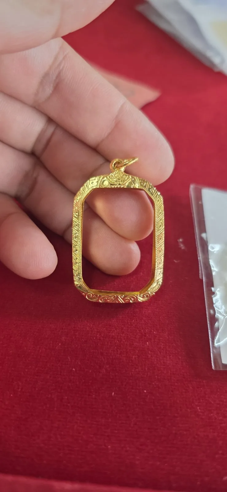 กรอบทองทรง8เหลี่ยม 8角形金壳