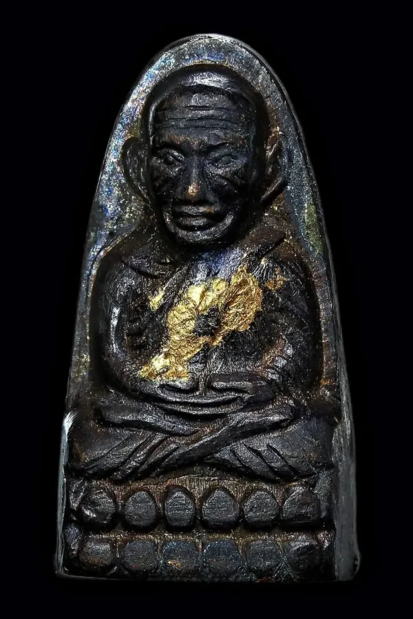 พระหลวงปู่ทวด หลวงปู่ทวด หลังหนังสือเล็ก ปี พ.ศ. 2505 เนื้อโลหะผสม บล็อก ว.จุด (หน้าหนู หูกาง) วัดช้างให้ ปัตตานี ไม่ปรากฏข้อมูลแน่ชัด