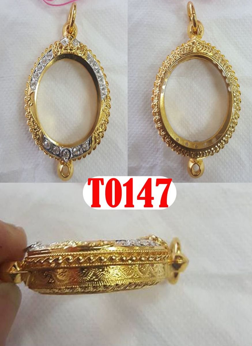 ตลับหน้าโองานมือติดซุ้มฝังเพชรตามกำหนด ชุบสองสี ลวดเกลียว3ชั้น - T0147