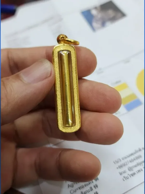 กรอบงานมือหน้าโอติดซุ้มบนล่าง สิงห์แกะลายต่อ ที่เหลือลายทรายมีคิ้วทั้งองค์ - T0434