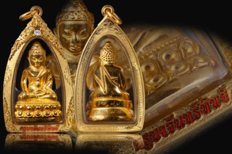 กรอบหน้าโอติดซุ้มลายหล่อ บนลายสิงห์ฝังเพชร No.57 ล่างลายพญานาค No.56 ผสมเลเซอร์ตัวหนังสือลงยาสีตามสั่ง ตรงกลางลายทรายผสมลายไทย หลังลายแข้งสิงห์ - T0440 (ภาพ 5)