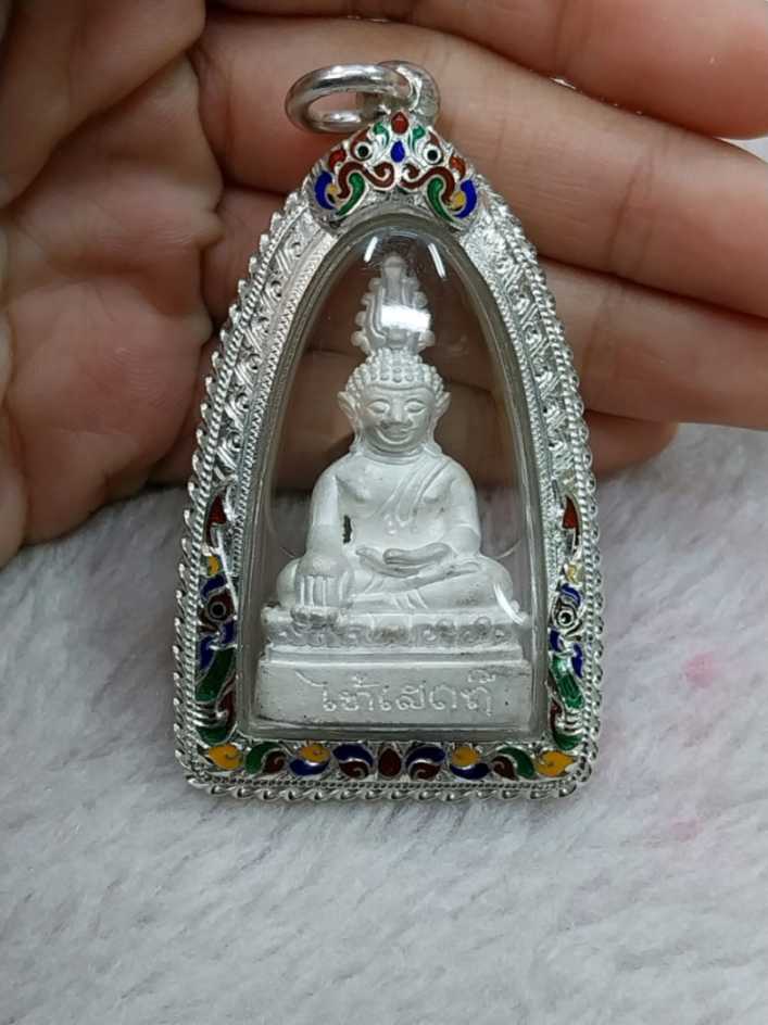 กรอบติดซุ้มสิงห์  พญานาคผสมฉลุลายเถาวัลย์ลงยาบนล่าง ตรงกลางลายแข้งสิงห์ ลวดเกลียว 3 ชั้น