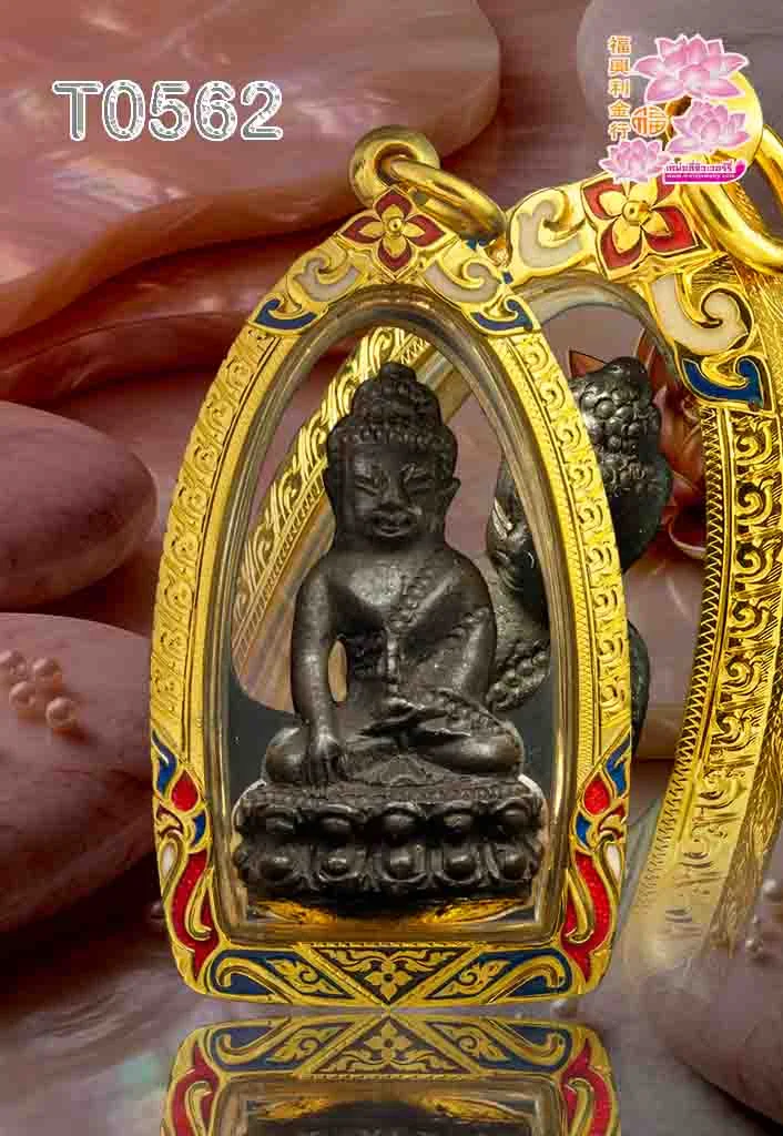 กรอบหน้าโอติดซุ้ม บนลายเถาวัลย์+เกสรล่างลายพญานาค+สามเหลี่ยมลงยาหลักสีบนล่าง กลางซิกแซก+ลายแข้งสิงค์ ข้างแกะลาย - T0562