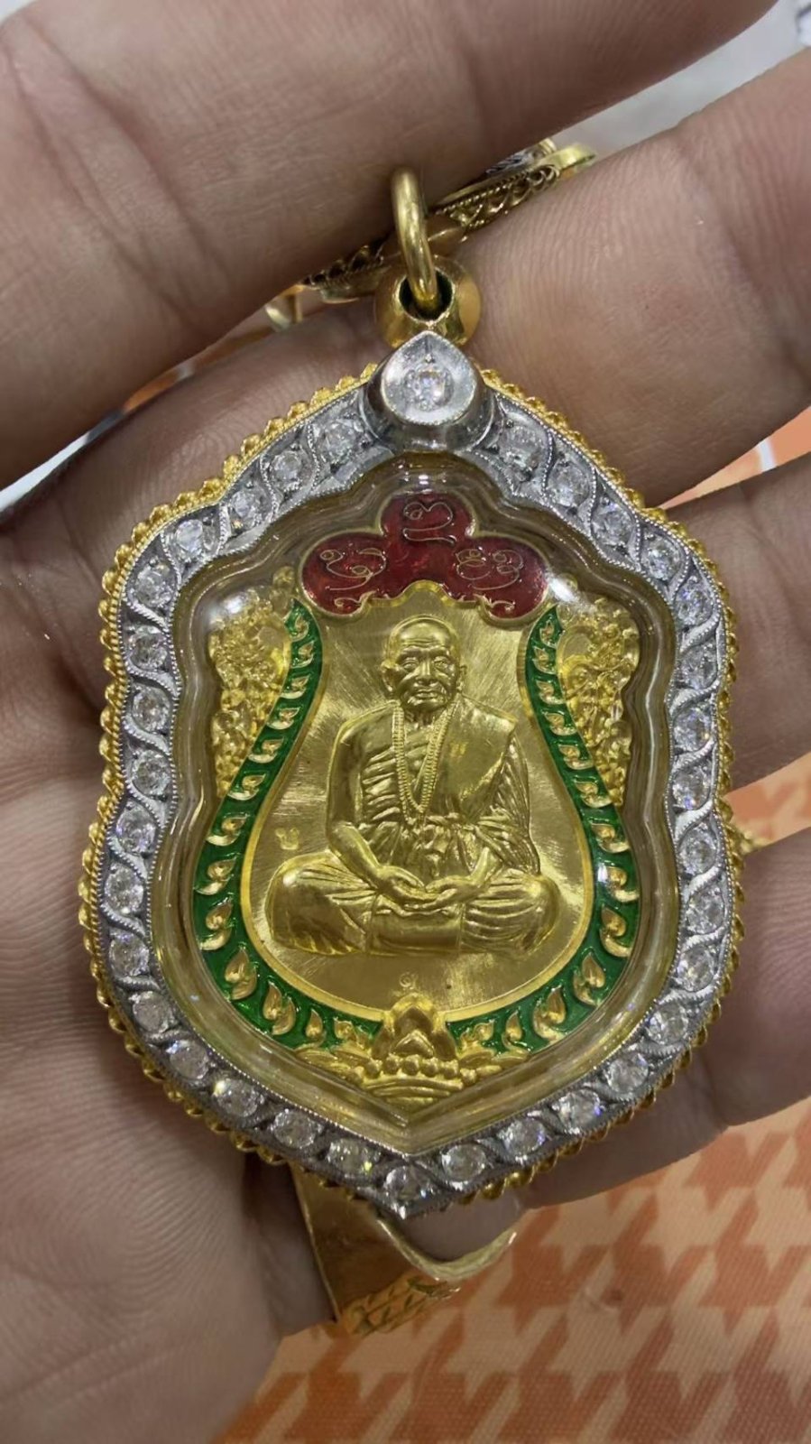 กรอบหน้าโอฝังเพชรรอบ ยอดฝังทรงหยดน้ำ1 เม็มด ฝังแบบตาม้า ยิขอบชุบ ทองคำขาว ข้างลวดเกลียว3ชั้น - T0563 (ภาพ 3)