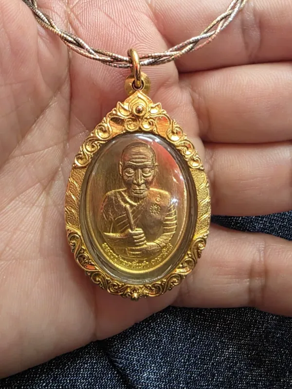 ​กรอบหน้าโอบนล่างลายเถาวัลย์ ดอกเกสรบนล่างตามแบบ กลางลายทรายแกะลายตาม้า ข้างและหลังลายไทย - T0575