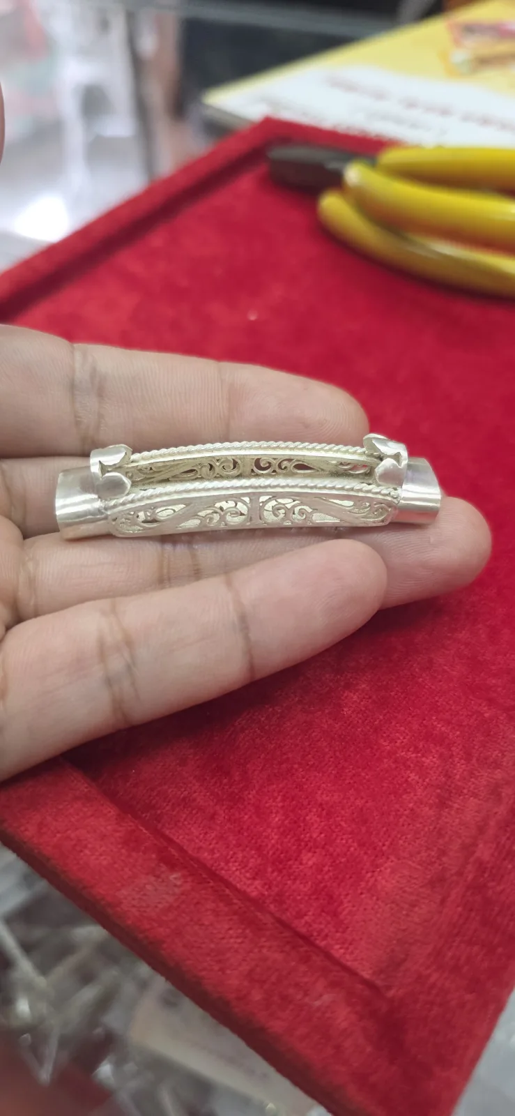 ตลับตะกรุดข้อมือกันน้ำหลังปิดฉลุลายข้าง+หลัง ฝาบัวข้างลวดเกลียว - T0578 (ภาพ 4)