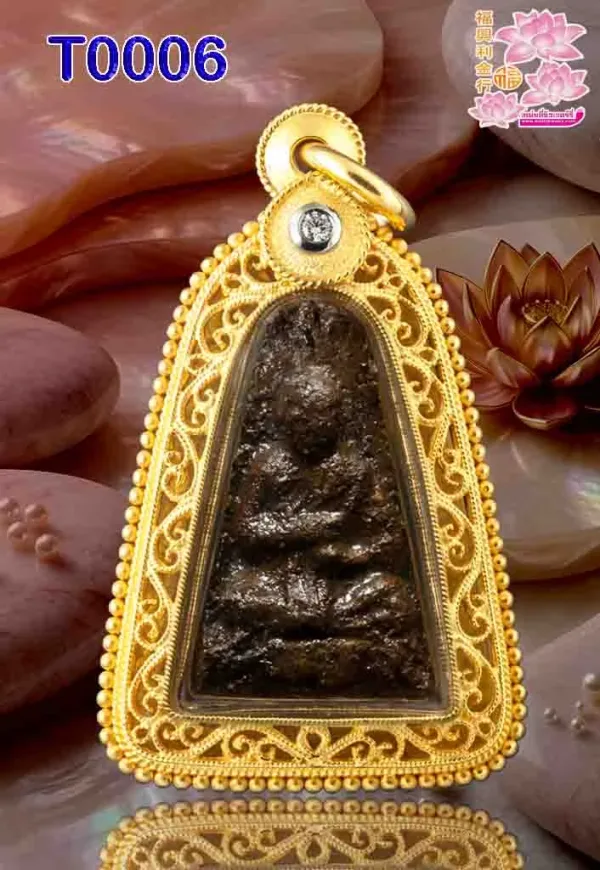 กรอบงานลายสุโขทัย หน้าลายดัด ยอดฝังเพชร1 เม็ด ทรงหยดน้ำติดลวด ข้างลวดไข่ปลารอบ 